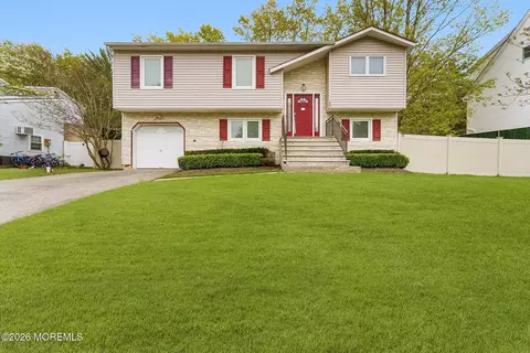 869 Hearthstone Dr, Lakewood, NJ 08701