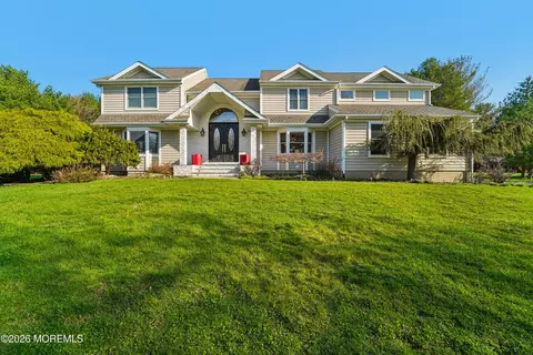17 Riverside Ln, Holmdel, NJ 07733