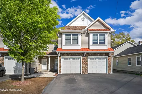 191 Chingarora Ave #3, Keyport, NJ 07735