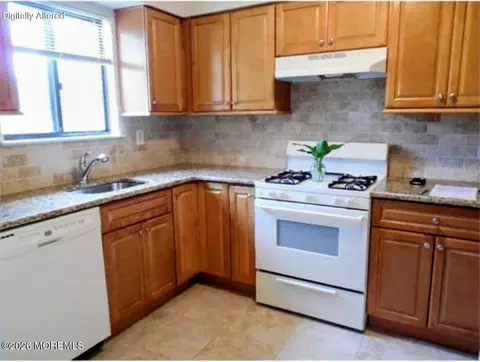5 Coventry Ct #5, Matawan, NJ 07747