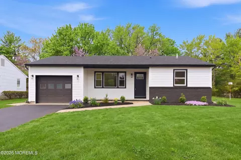 30 Sherwood Ln, Toms River, NJ 08757