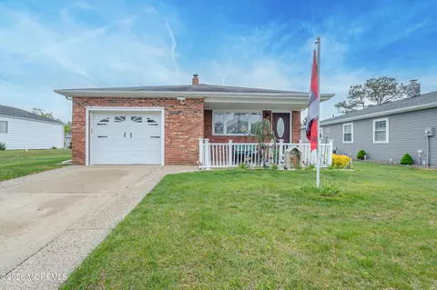 63 Puerto Vallarta St, Toms River, NJ 08757