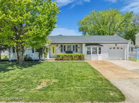 90 Kentucky Ave, Middletown, NJ 07748