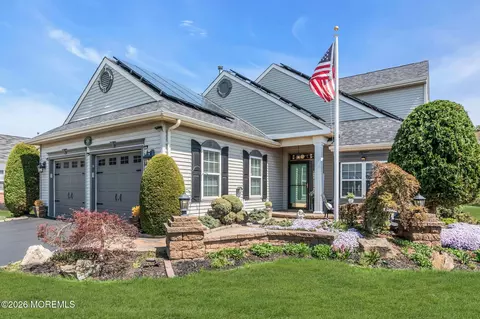 15 Trevi Ct, Manchester, NJ 08759