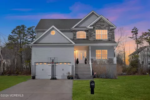 95 Savannah Rd, Toms River, NJ 08757