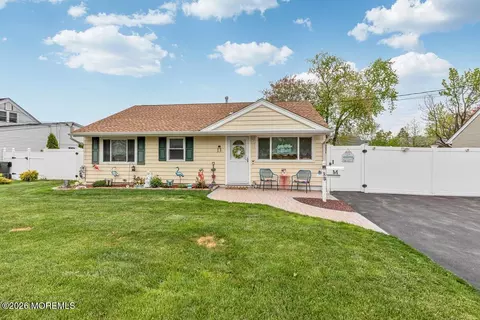 13 Roland Pl, Hazlet, NJ 07730