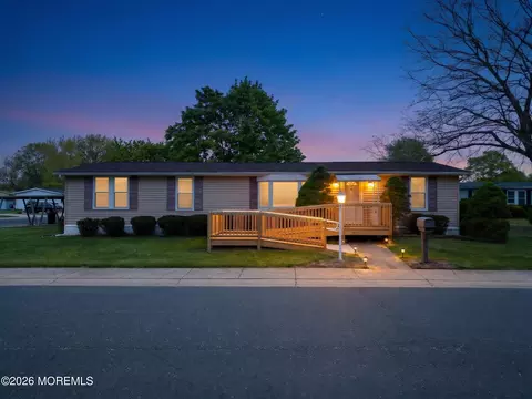 551 James St, Freehold, NJ 07728