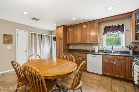 Kitchen - 330 Hulse Ave, Brick, NJ 08724 photo 4 of 4