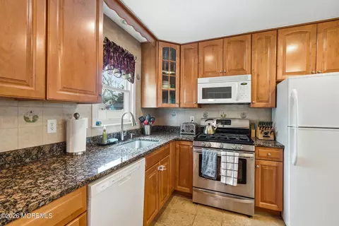 Kitchen - 330 Hulse Ave, Brick, NJ 08724 photo 2 of 4