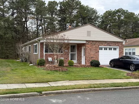 75 Chesterfield Ln, Toms River, NJ 08757