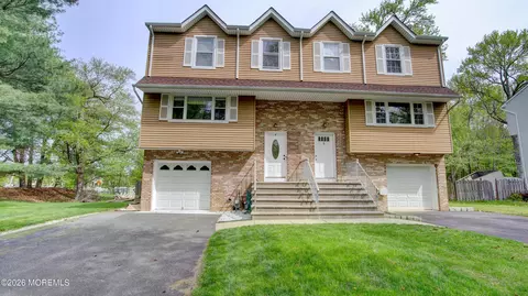 2 Lone Star Ln, Manalapan, NJ 07726