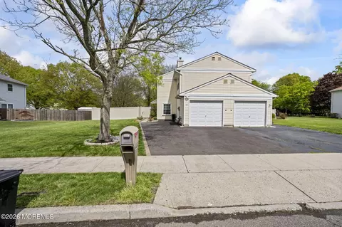 33 Spyglass Ct, East Windsor, NJ 08520