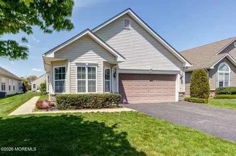 50 Eagle Ridge Cir, Lakewood, NJ 08701