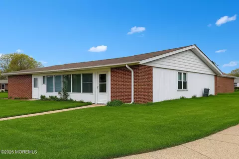 1175 Clydebank Ct # D, Lakewood, NJ 08701