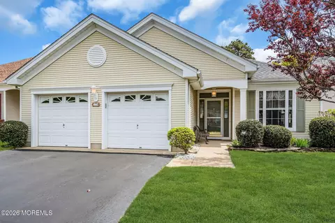 24 Greensprings Dr, Lakewood, NJ 08701