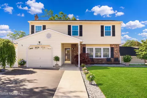 25 Orchard Ct, Howell, NJ 07731