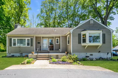 323 Florence Rd, Middletown, NJ 07748
