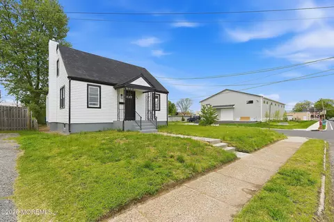 33 Morris St, Burlington, NJ 08016