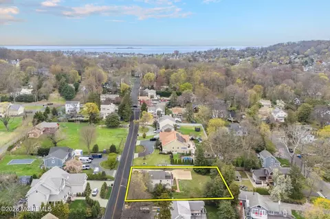677 Locust Point Rd, Rumson, NJ 07760