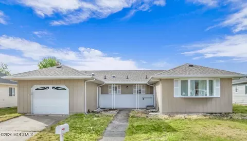 11 San Salvador St, Toms River, NJ 08757