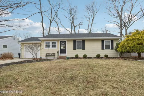 631 Twin River Dr, Forked River, NJ 08731