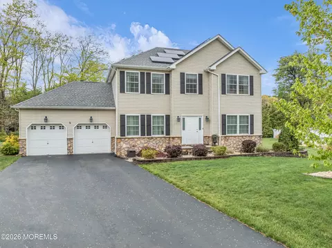 16 Saveria Ct, Howell, NJ 07731