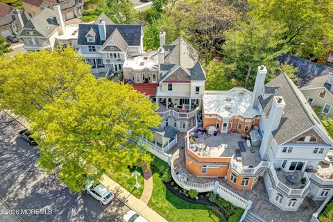 100 1st St #6, Keyport, NJ 07735