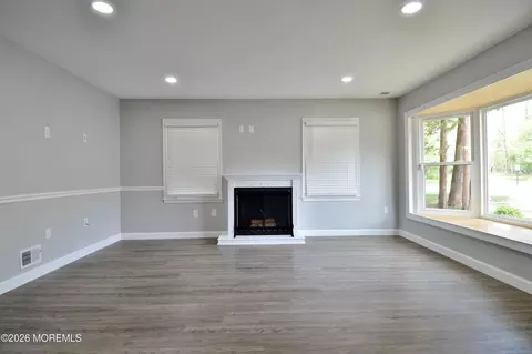 8 Colonial Ct, Jackson, NJ 08527 photo 6