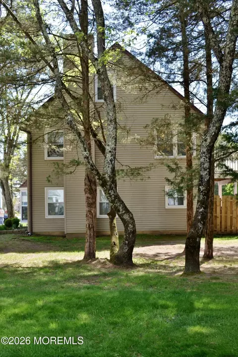 8 Colonial Ct, Jackson, NJ 08527 photo 2