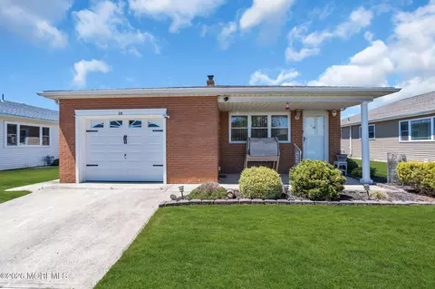 15 Capri Ct, Toms River, NJ 08757