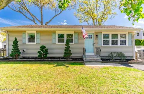172 Riviera Dr, Brick, NJ 08724
