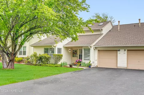 267 Sunshine Ct, Englishtown, NJ 07726