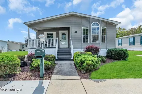61 Silvermeade Dr, Freehold, NJ 07728