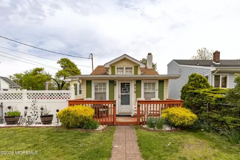 312 Elmwood Dr, Cliffwood Beach, NJ 07735