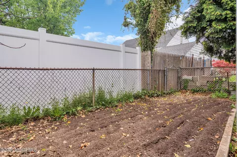 Exterior - 165 Old Post Rd, Edison, NJ 08817 photo 4 of 5