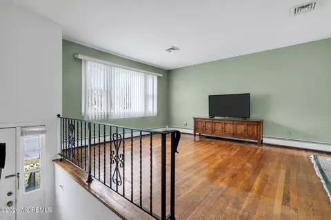 Living - 165 Old Post Rd, Edison, NJ 08817 photo 1 of 2