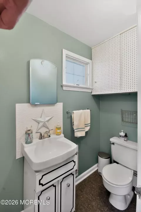 Bath - 9 Forrest Ave, Rumson, NJ 07760 photo 3 of 4