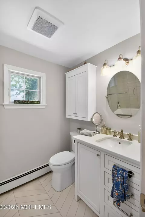 Bath - 9 Forrest Ave, Rumson, NJ 07760 photo 1 of 4