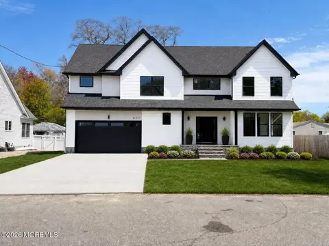 427 Boxwood Dr, Forked River, NJ 08731