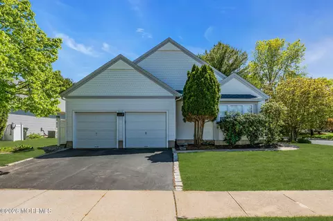 2 Bedford Ct, Manchester, NJ 08759