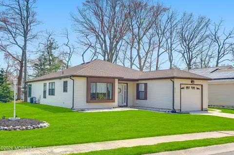 313 Concord Ct, Little Egg Harbor, NJ 08087