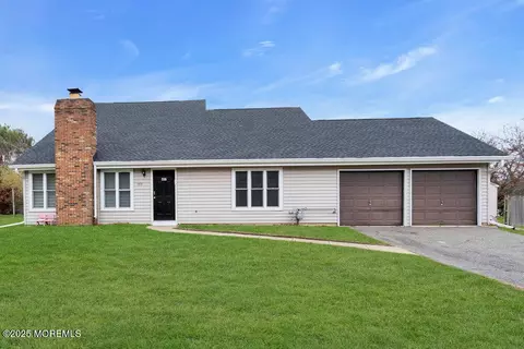 1575 Alamitos Dr, Lakewood, NJ 08701
