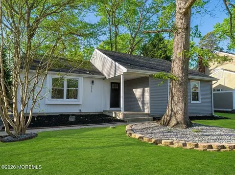2365 Huckleberry Rd, Manchester, NJ 08759