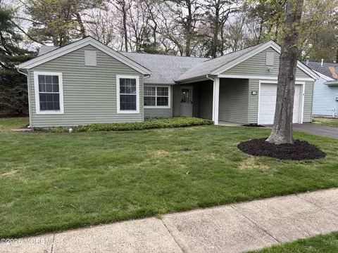 14 Portsmouth Dr, Forked River, NJ 08731