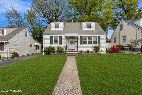 93 Willow St, Elmwood Park, NJ 07407