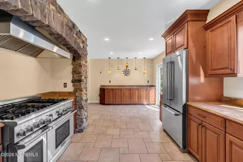 Kitchen - 205 Frank Applegate Rd, Jackson, NJ 08527 photo 7 of 10