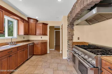 Kitchen - 205 Frank Applegate Rd, Jackson, NJ 08527 photo 2 of 10