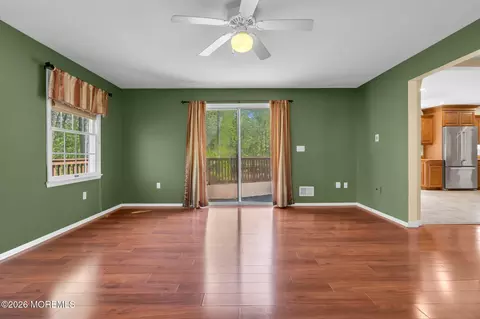 Living - 205 Frank Applegate Rd, Jackson, NJ 08527 photo 2 of 8