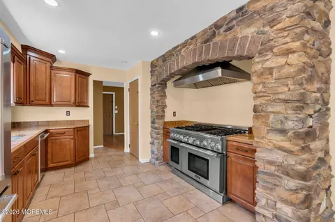 Kitchen - 205 Frank Applegate Rd, Jackson, NJ 08527 photo 3 of 10