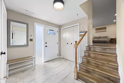 Entry Way - 21 Starlit Dr, Middlesex, NJ 08846 photo 2 of 3